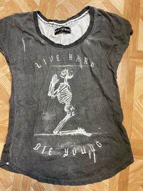 The Religion shirt "Live Hard Die Young" is a t-shirt designed for adults size S